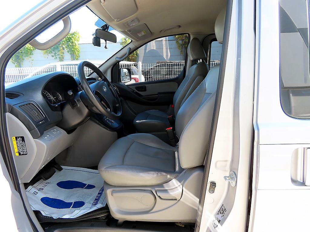 HYUNDAI Starex - Vista 5