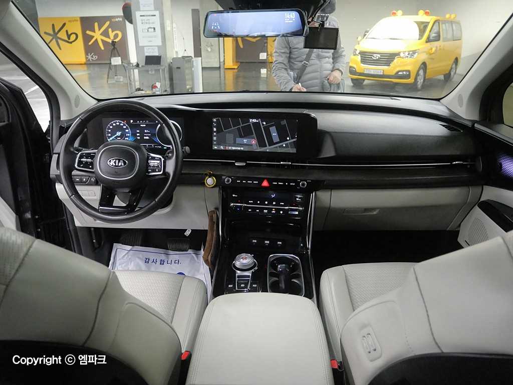 KIA Carnival - Vista 6