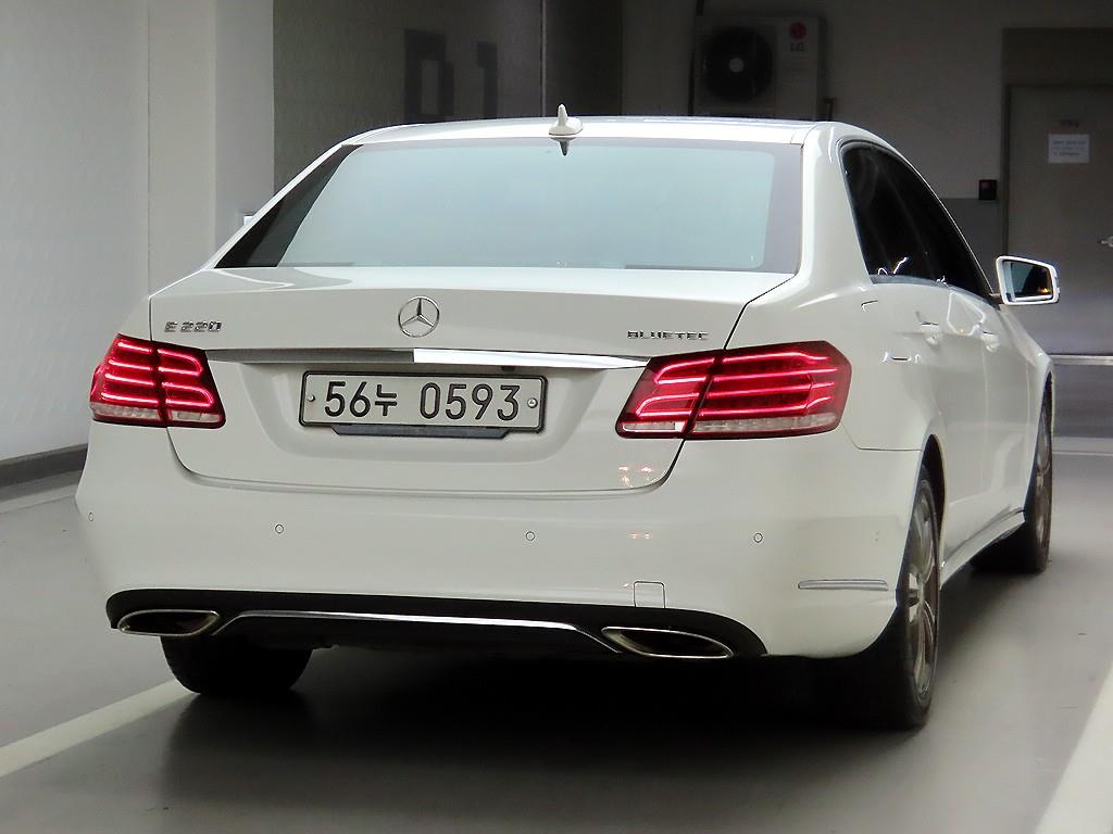 Mercedes Benz E class - Vista 4