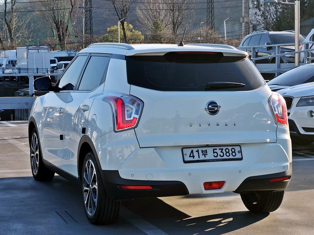 Ssangyong Tivoli - Vista 5