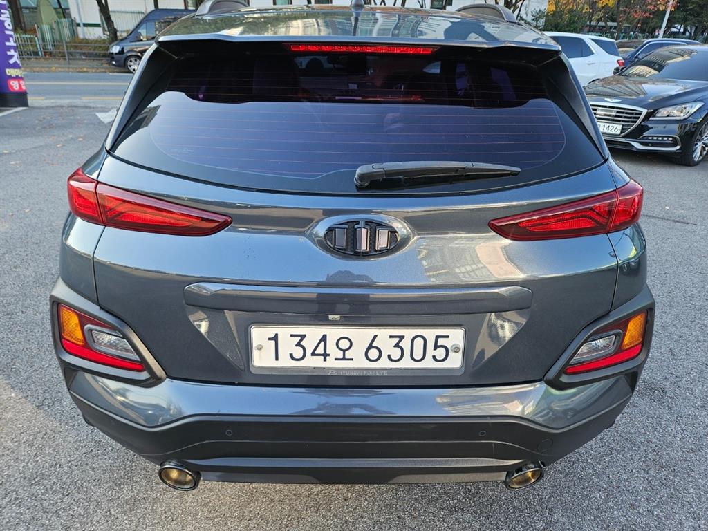 HYUNDAI Kona - Vista 4