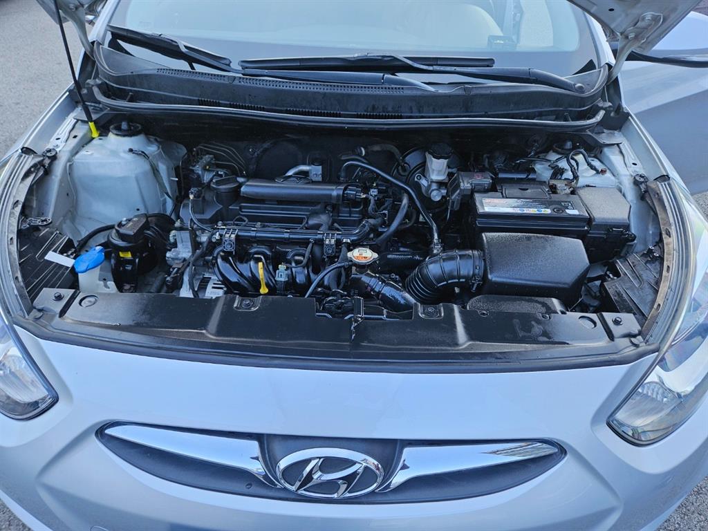 HYUNDAI Accent 2015 Plateado - Importación desde Corea - HF Imports Iquique - Foto 15