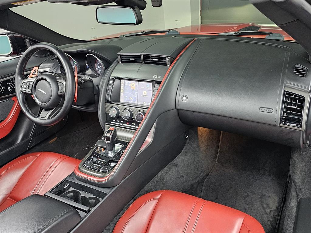 Jaguar F-TYPE - Vista 7