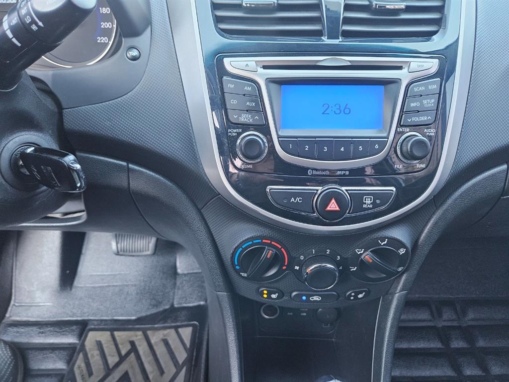 HYUNDAI Accent - Vista 10