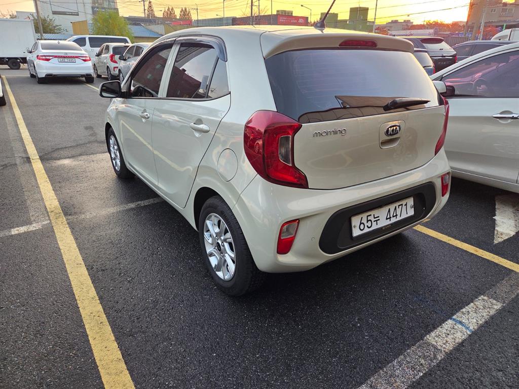 KIA Morning - Vista 5