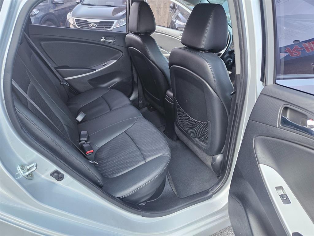 HYUNDAI Accent 2015 Plateado - Importación desde Corea - HF Imports Iquique - Foto 17