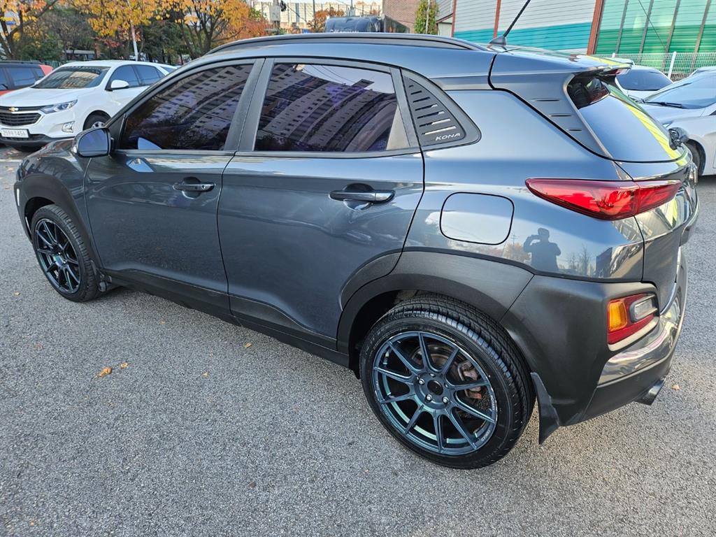 HYUNDAI Kona - Vista 5