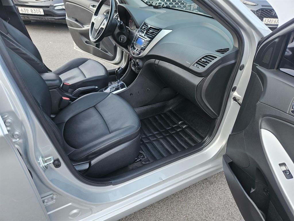 HYUNDAI Accent 2015 Plateado - Importación desde Corea - HF Imports Iquique - Foto 16
