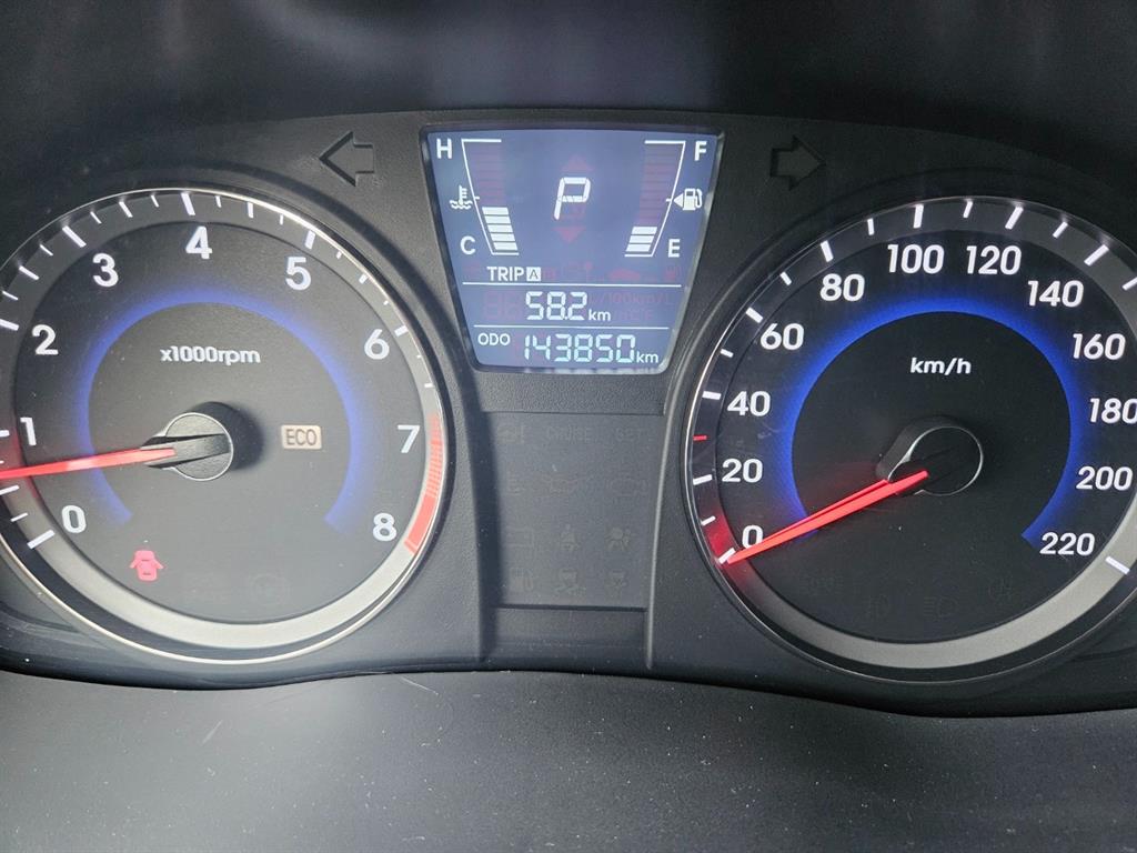 HYUNDAI Accent - Vista 8