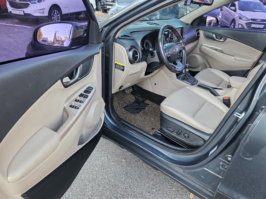 HYUNDAI Kona - Vista 7