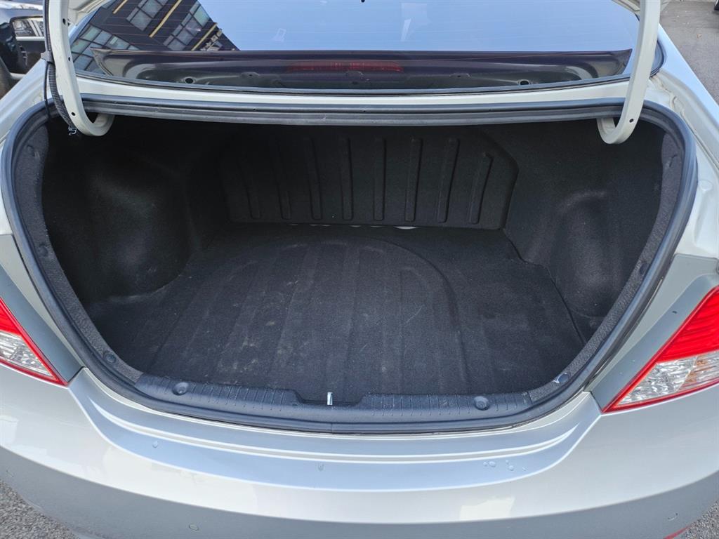 HYUNDAI Accent 2015 Plateado - Importación desde Corea - HF Imports Iquique - Foto 18