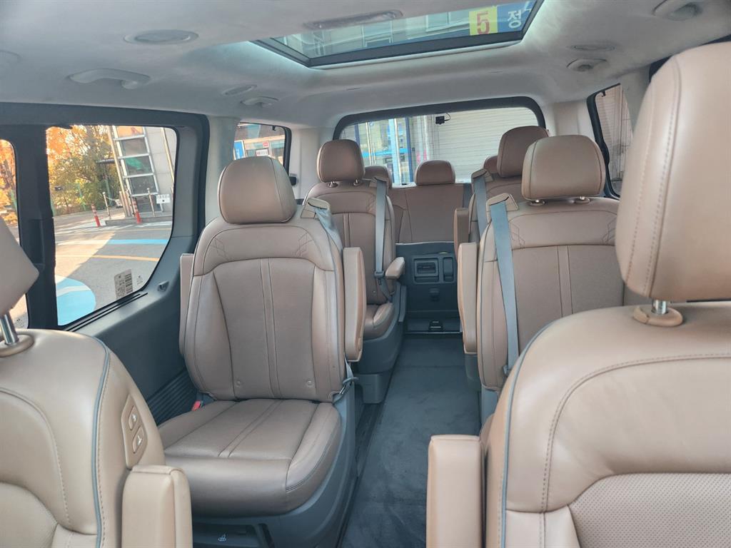 HYUNDAI Staria - Vista 9