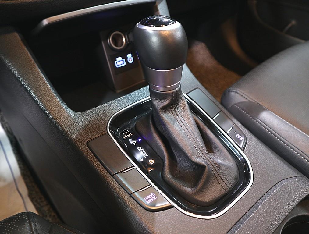 HYUNDAI i30 2018 Gris - Importación desde Corea - HF Imports Iquique - Foto 13