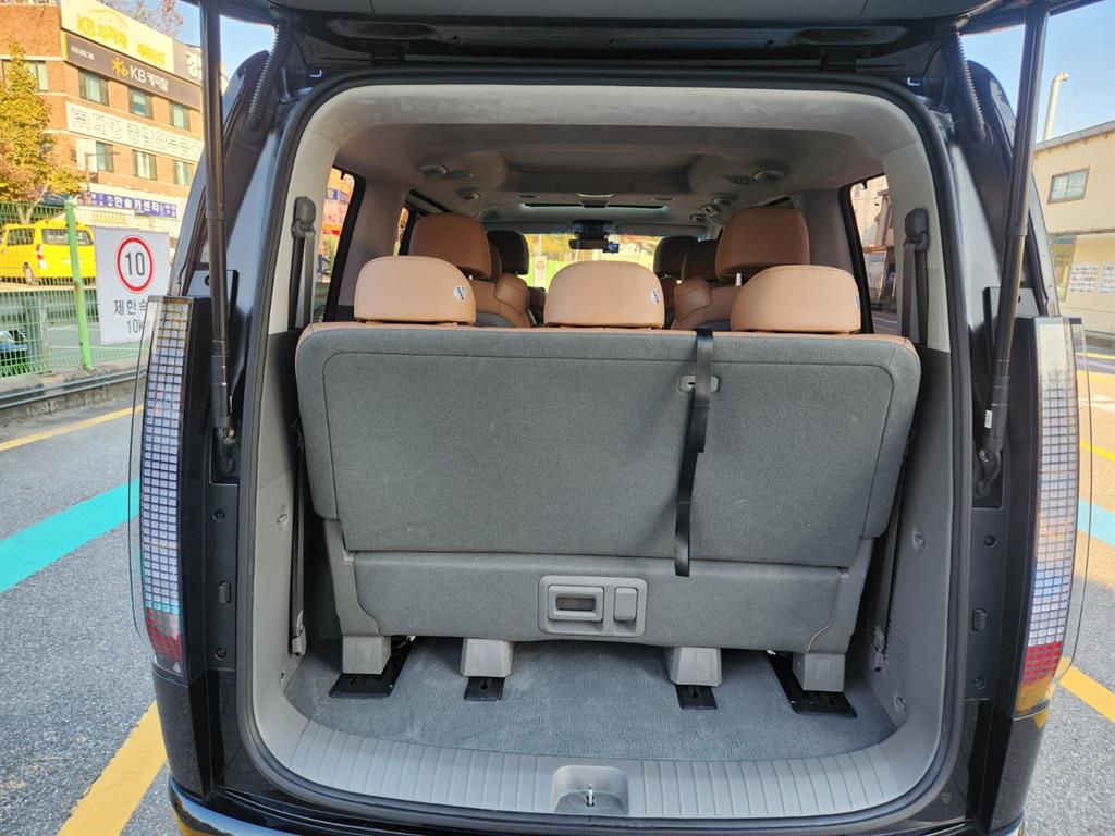 HYUNDAI Staria - Vista 5