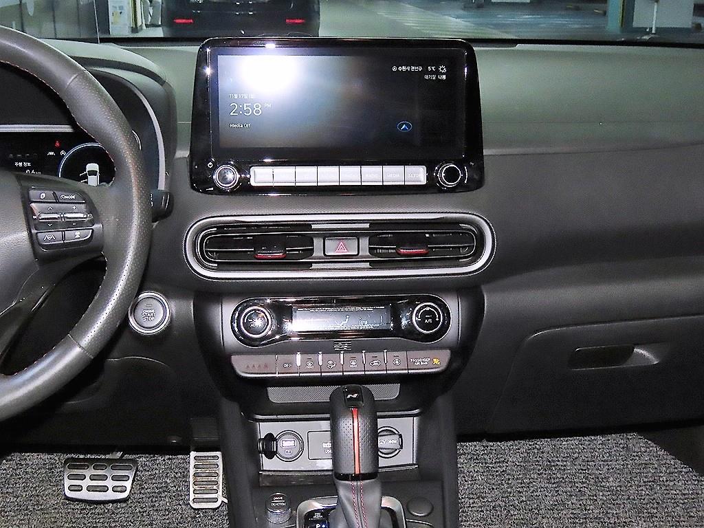 HYUNDAI Kona - Vista 11