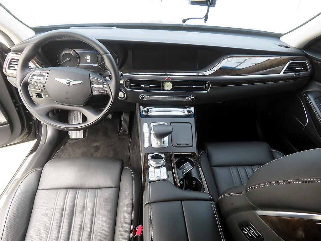 Genesis G90 - Vista 9