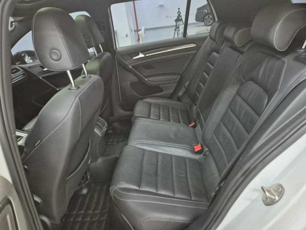 Volkswagen Golf - Vista 12