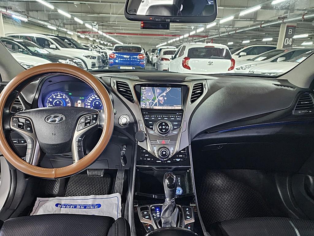 HYUNDAI Grandeur - Vista 5