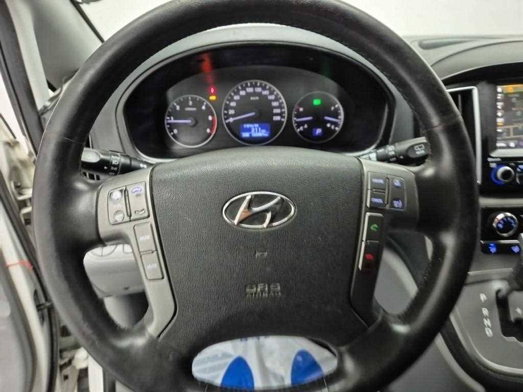 HYUNDAI Starex - Vista 9