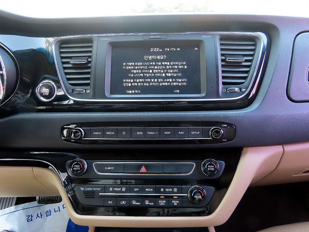 KIA Carnival - Vista 11