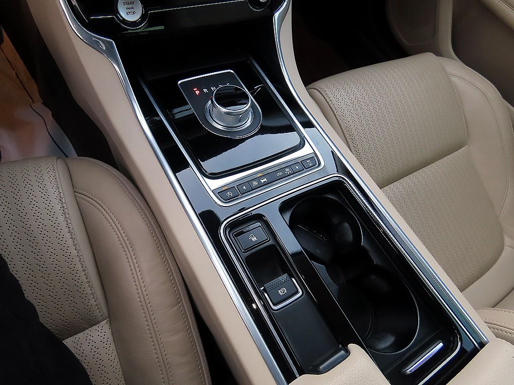 Jaguar XF - Vista 11