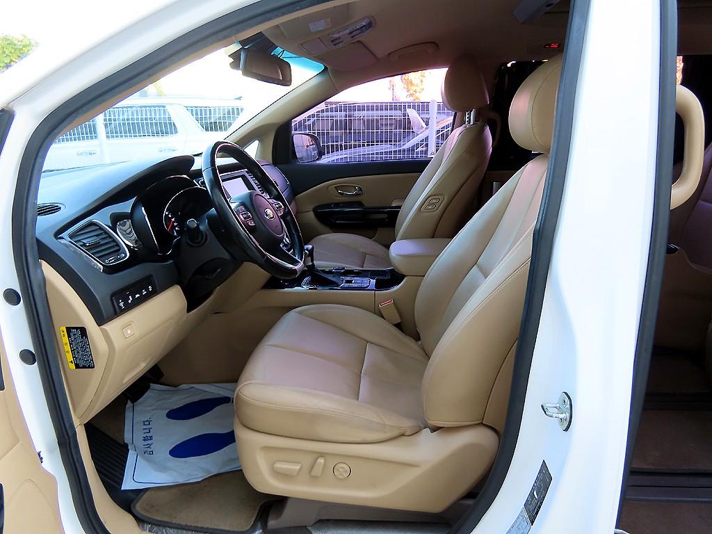 KIA Carnival - Vista 5