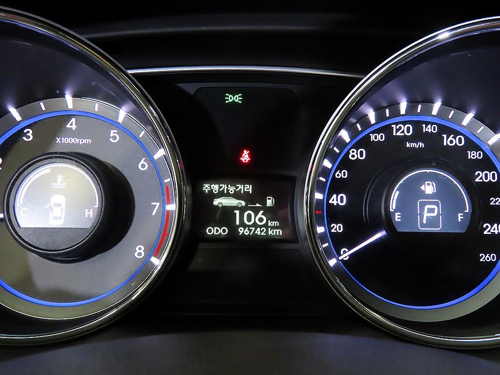 HYUNDAI Sonata - Vista 9