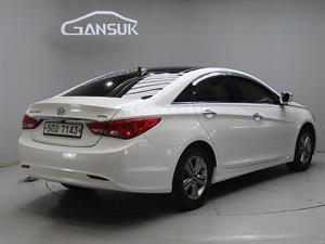 HYUNDAI Sonata - Vista 8