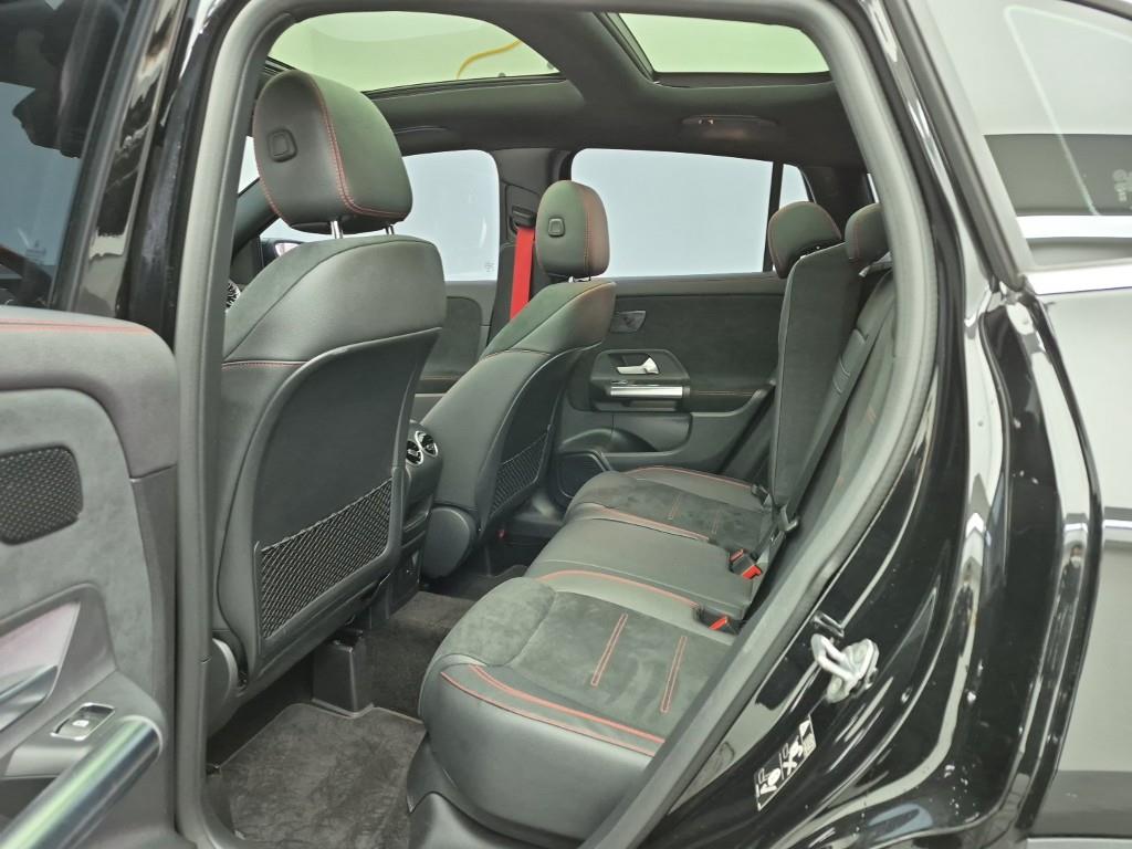 Mercedes Benz GLA Class - Vista 12