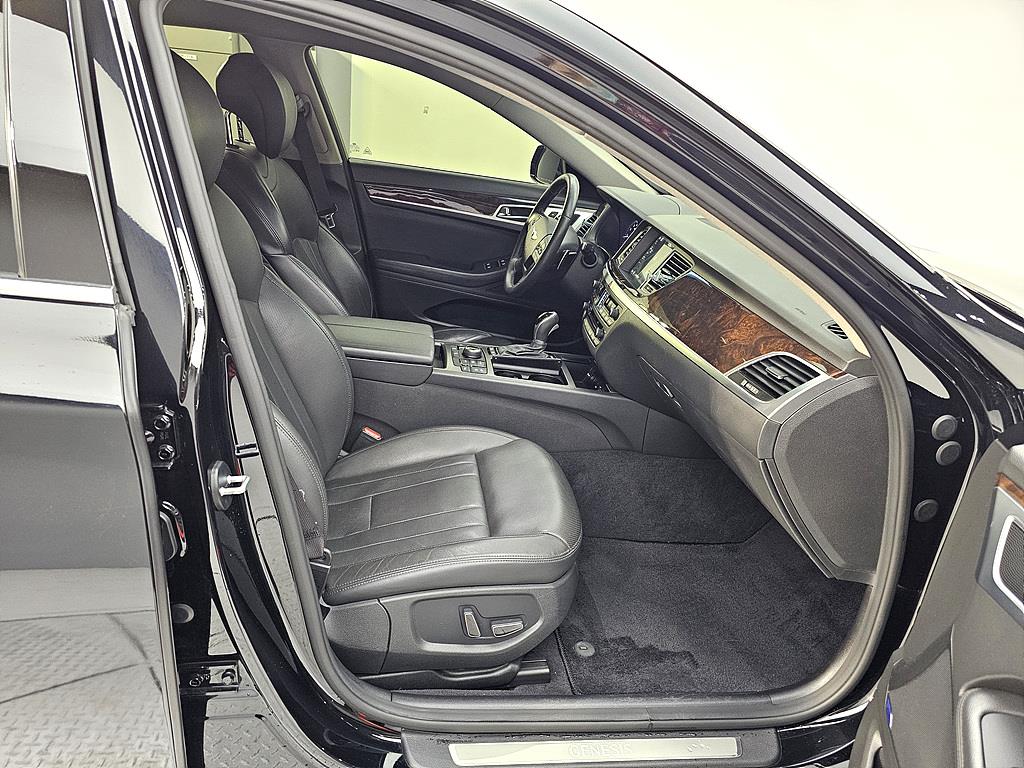 HYUNDAI Genesis - Vista 10