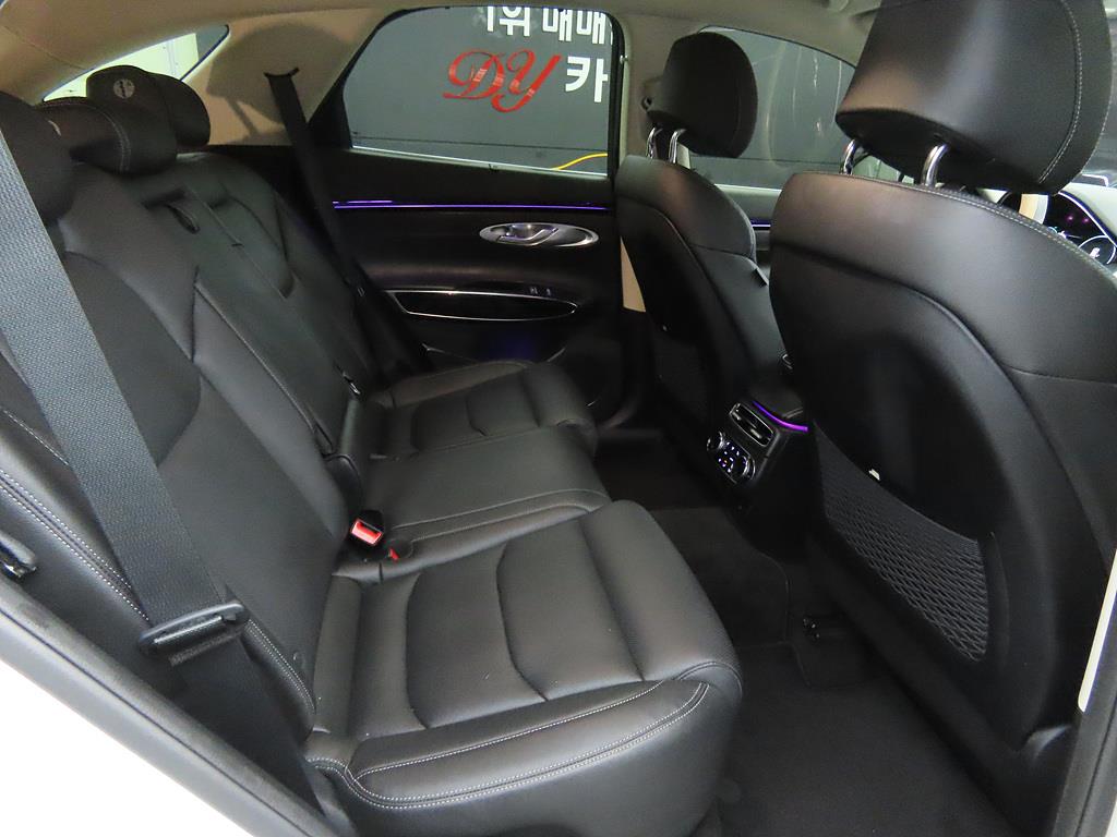 Genesis GV70 - Vista 6