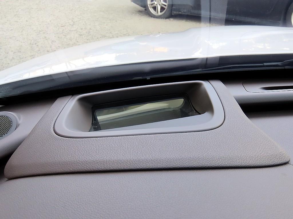 Jaguar XF - Vista 10