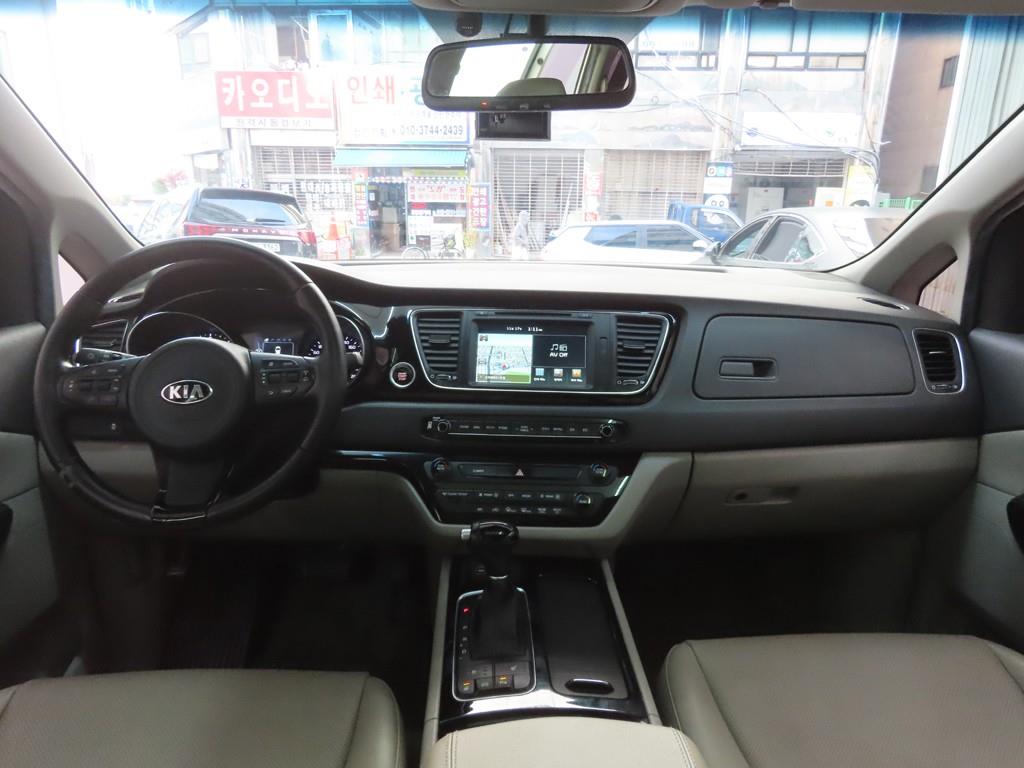 KIA Carnival - Vista 7