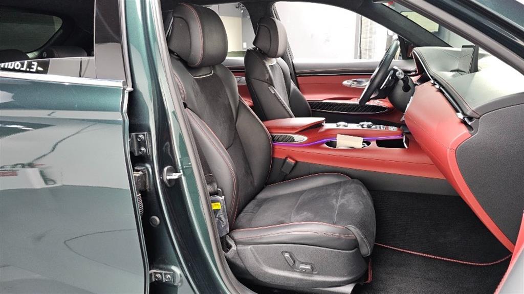 Genesis GV70 - Vista 10