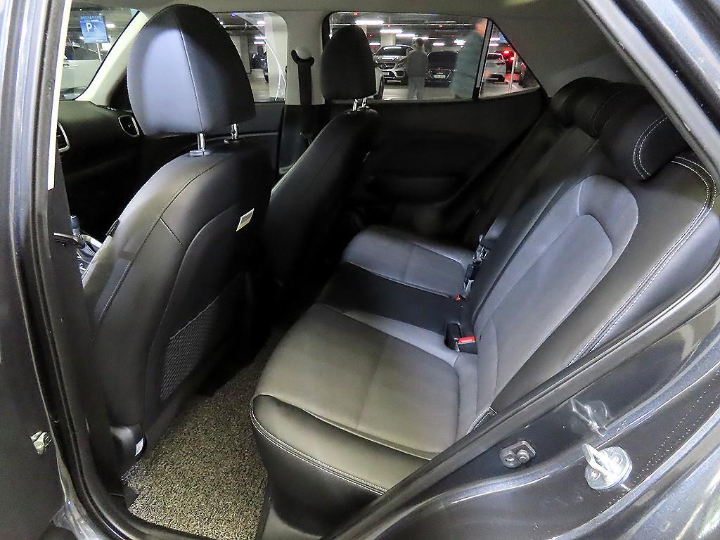 HYUNDAI Venue - Vista 7