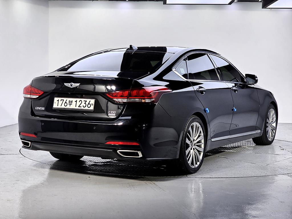 HYUNDAI Genesis - Vista 4