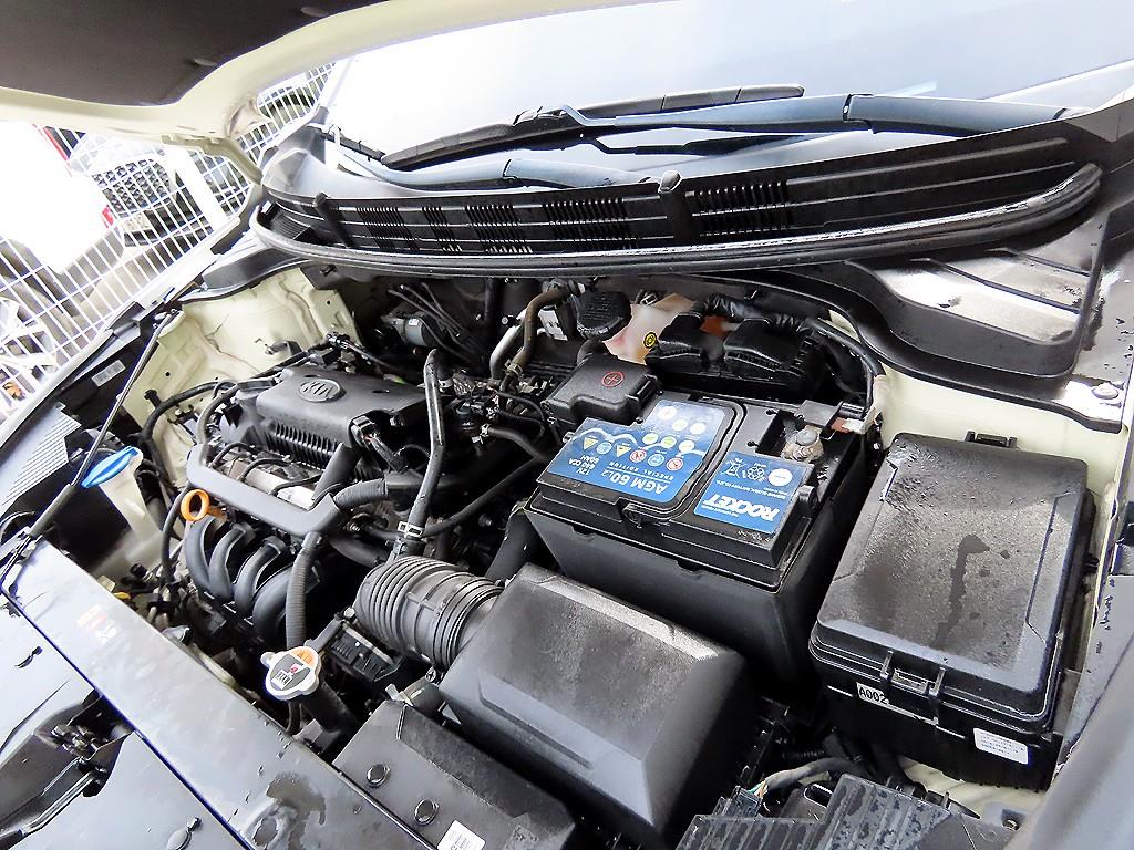 KIA Stonic 2019 Blanco - Importación desde Corea - HF Imports Iquique - Foto 19