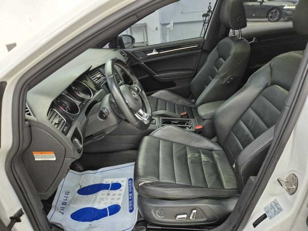 Volkswagen Golf - Vista 11