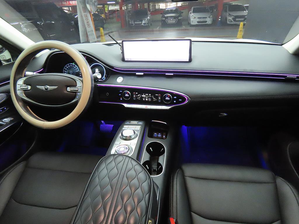 Genesis GV70 - Vista 5