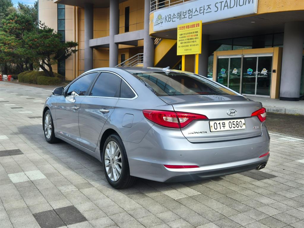 HYUNDAI Sonata - Vista 4