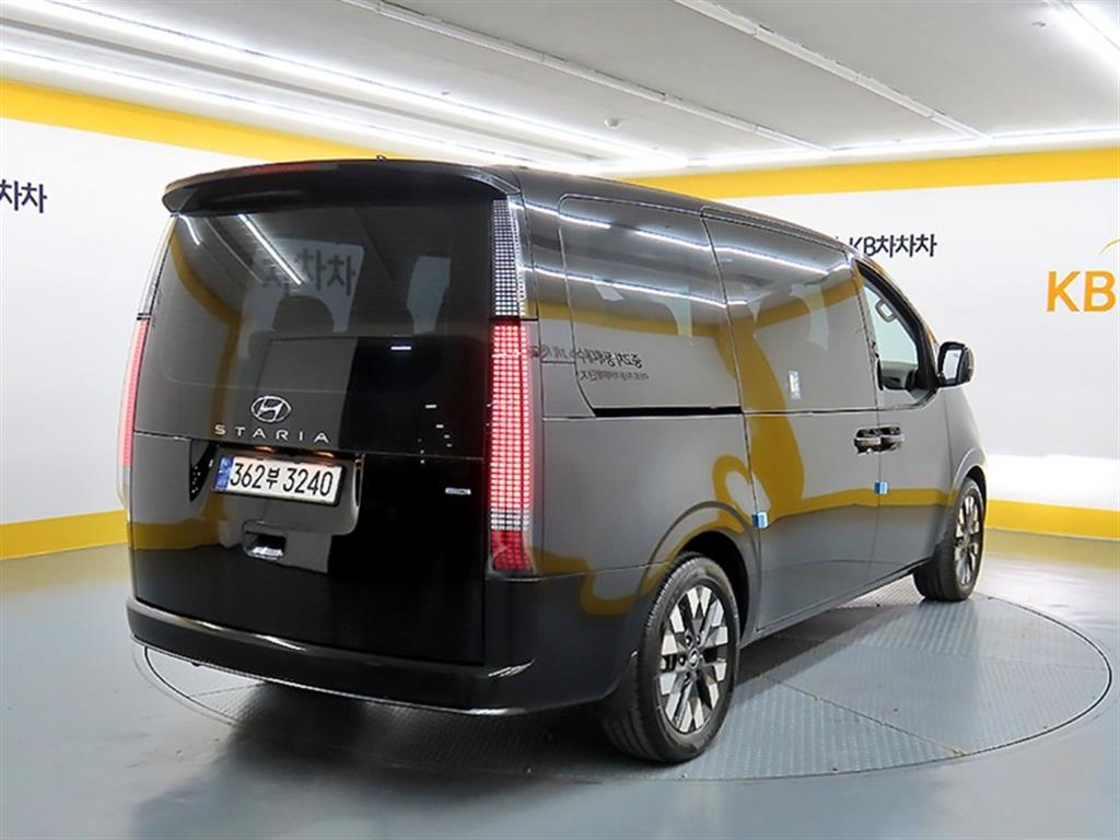 HYUNDAI Staria - Vista 4