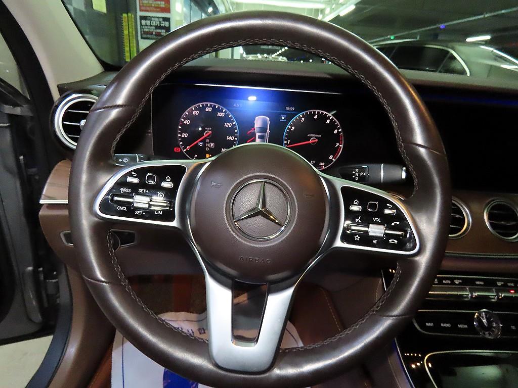 Mercedes Benz E class - Vista 8