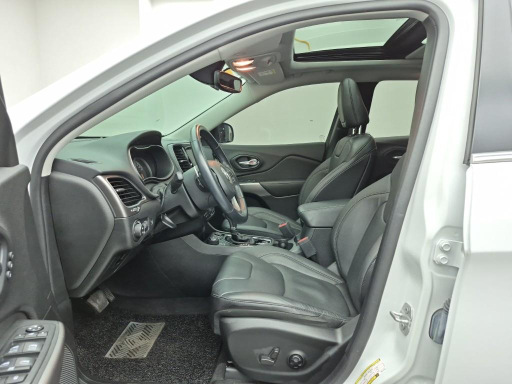 Jeep Cherokee - Vista 11