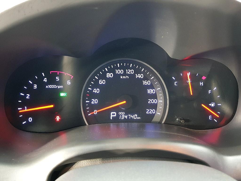 KIA Carnival - Vista 7