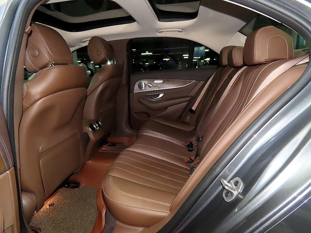 Mercedes Benz E class - Vista 7