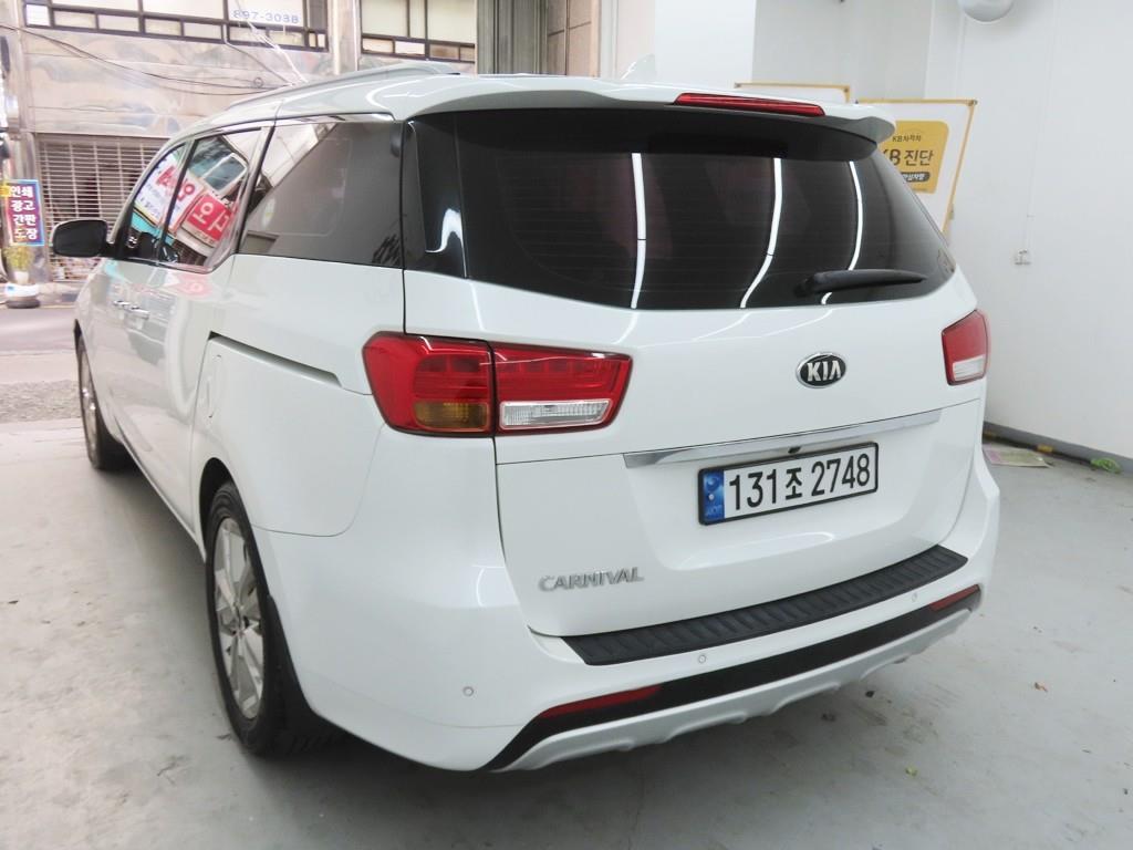 KIA Carnival - Vista 4