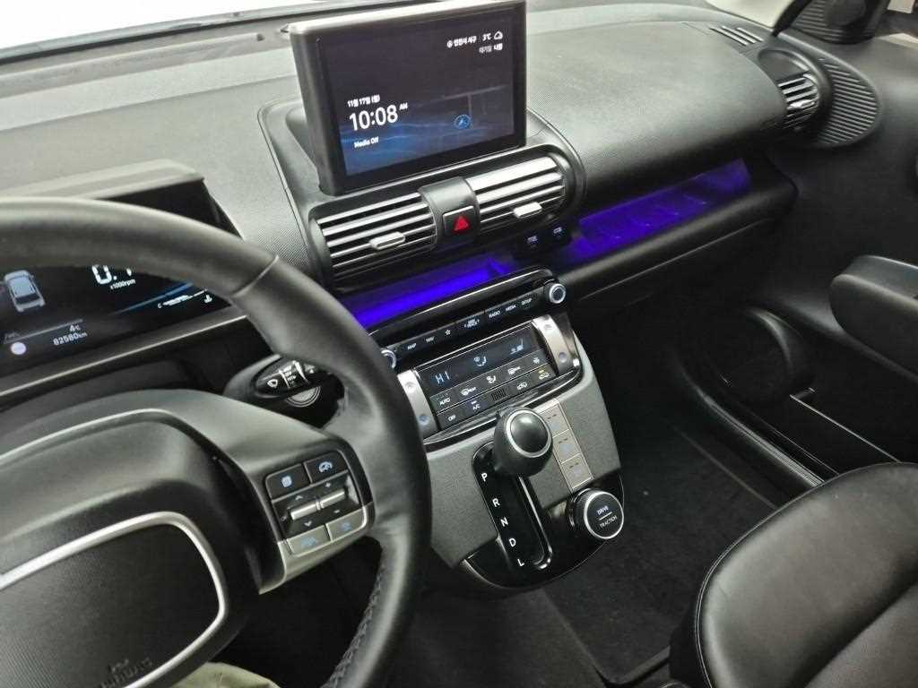 HYUNDAI Casper - Vista 10