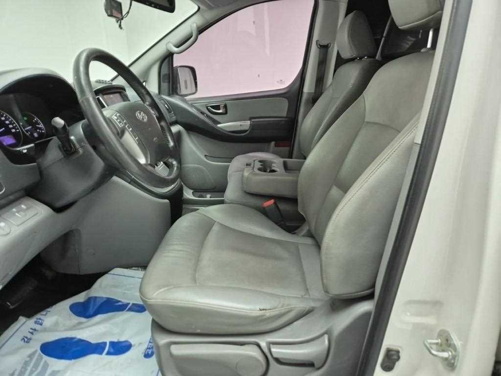 HYUNDAI Starex - Vista 11