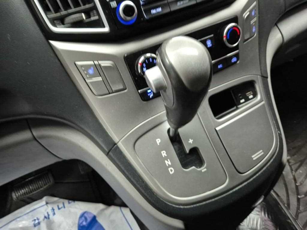 HYUNDAI Starex - Vista 8