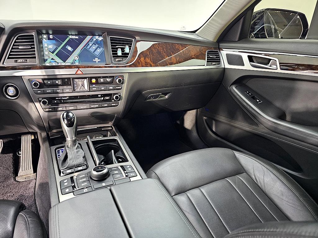 HYUNDAI Genesis - Vista 9